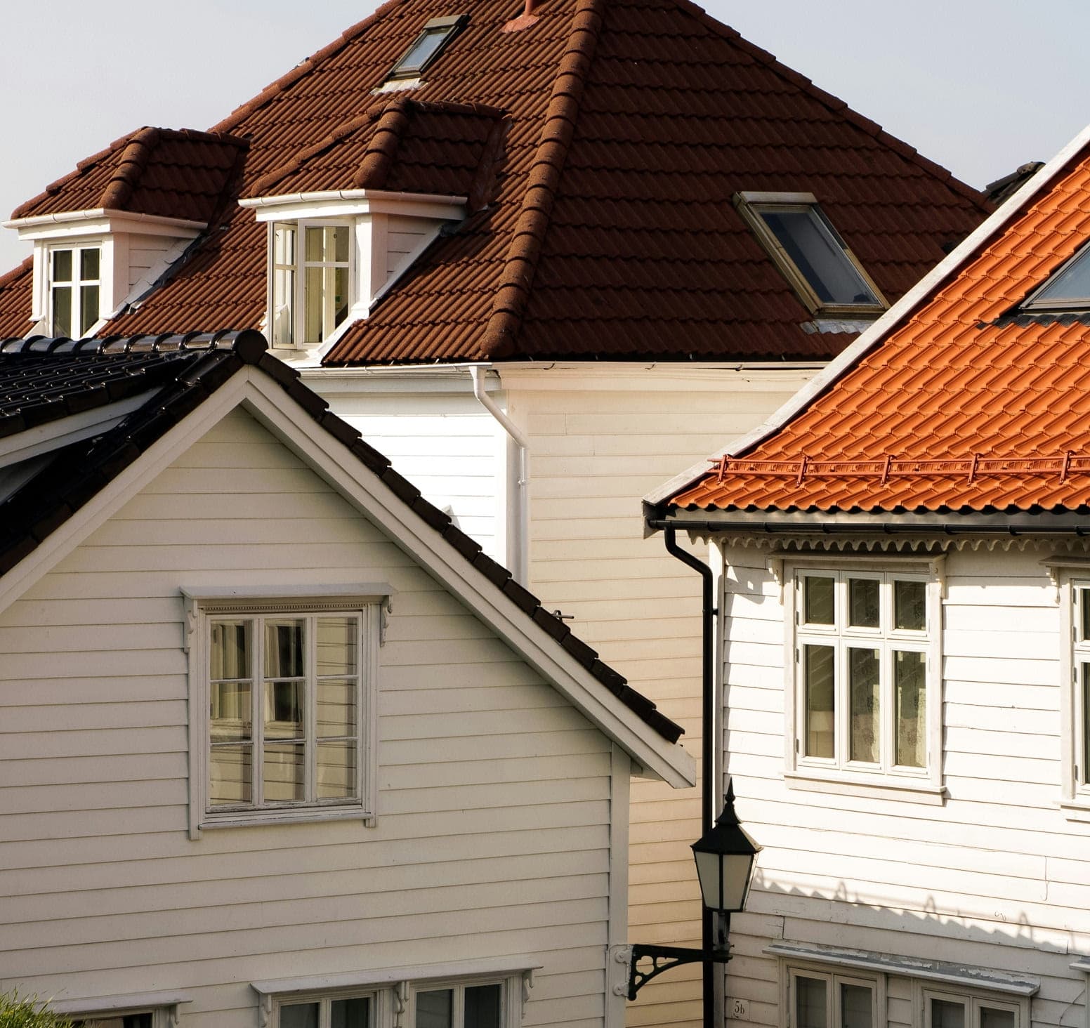 Residential neighbourhood with Scandinavian-style houses and tiled roofs.
