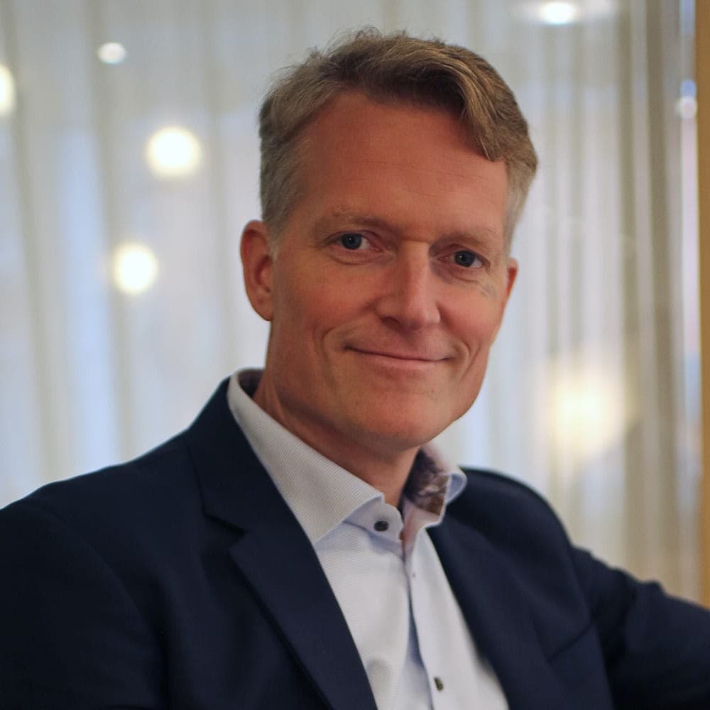 Portait image of Mikael Gellbäck, CEO of Nordiska and board member.